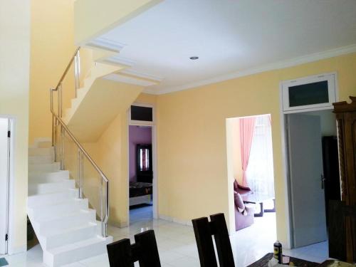 Sala de estar/TV partilhada, Cendana Mulia Hostel Bogor (perlu bukti nikah) in Bogor