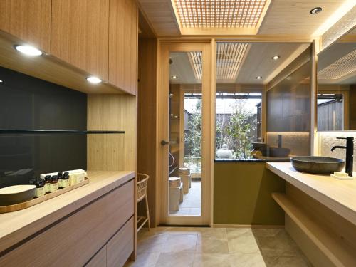 Three-Bedroom Townhouse image 6