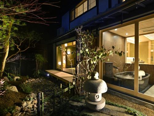 Three-Bedroom Townhouse image 2