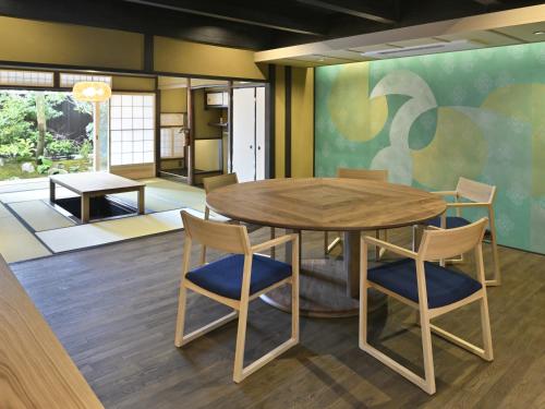 Three-Bedroom Townhouse image 5