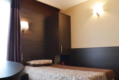 Single room, shower