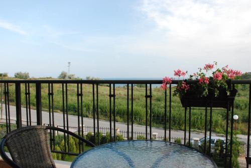 Балкон, Guest House Balchik Hills in Балчік