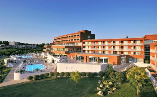 Hotel Albatros Plava Laguna - image 14