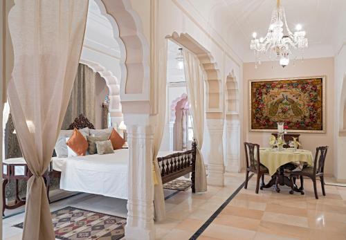 Double or twin room, deluxe