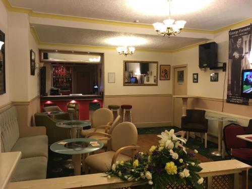 Kingsbury Hotel - image 5