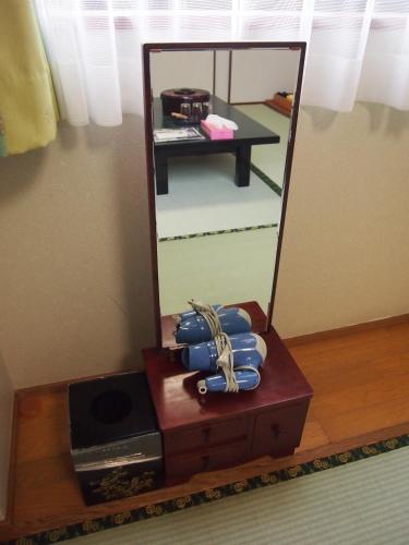 room detail thumbnail 2
