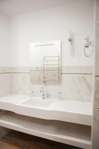 Golden Horse Hotel外景图