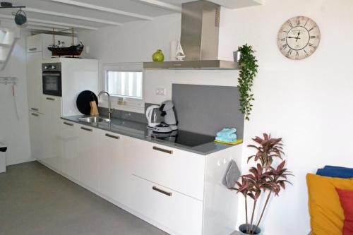 Kitchen, Ferienhaus Glucklich am Meer 3 mit Wellnesszugang in Egmond aan Zee
