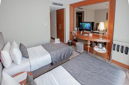 Twin Room image 6