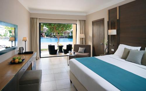 Twin room, family, swim-up