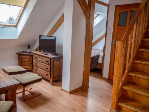 1 double bed, 2 twin beds