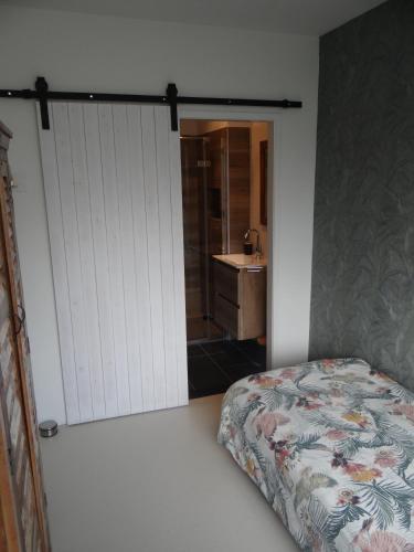 1 twin bed