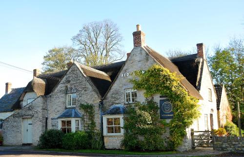 The Red Lion Inn - Accommodation - Babcary