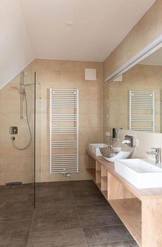 Rossano Boutique Hotel & Ristorante 6.6km von Petersaurach entfernt