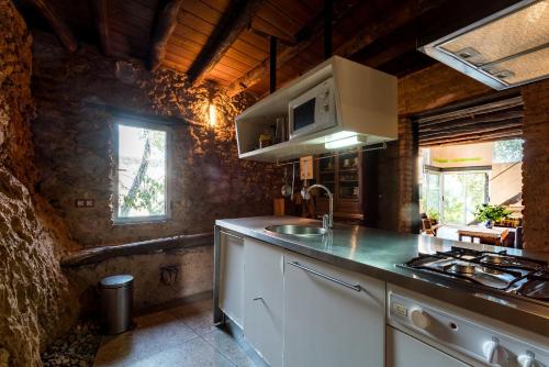 El Risco del Lomero, chimenea 4 Huesp max in Valdelarco