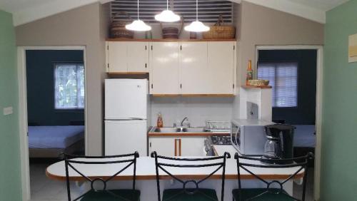 Kitchen, Kootney Resorts in Portsmouth