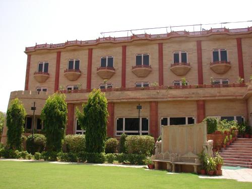 Фасада на хотела, Mansingh Palace Ajmer in Аймер
