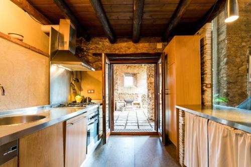 El Zarzo de Nemesio, chimenea barbacoa 2 Hab 4 Pers mas 2 Max in Valdelarco