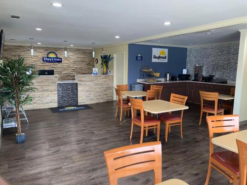 เดย์ อินน์ บาย วินด์แฮม ไอเคน - อินเตอร์สเตท ไฮเวย์ 20 (Days Inn by Wyndham Aiken - Interstate Hwy 20) in ไอเคน (SC)
