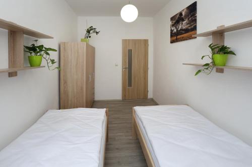 2 bedrooms, 4 beds