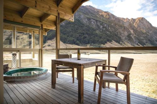 Deluxe Double or Twin Room with Mountain View