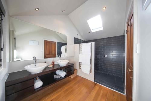 Minaret Station Alpine Lodge - Photo 4 in Minaret Bay, New Zealand