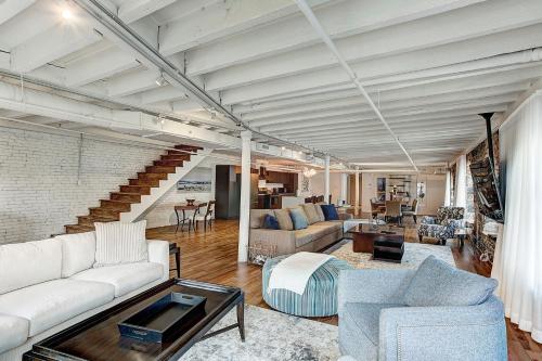 Saint Sulpice Lofts by Bakan - Old Montreal