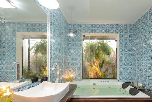Deluxe King Suite image 3