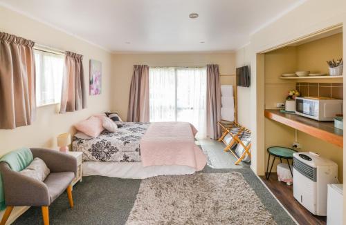 1 double bed, 1 twin bed