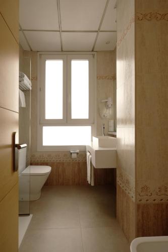 Hotel Mediterraneo Valencia - image 2