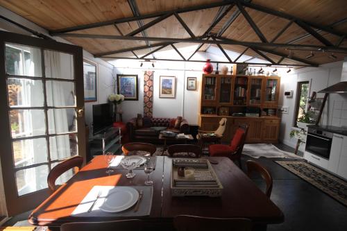 Létesítmények, Lily's Farm Studio in Wheatsheaf
