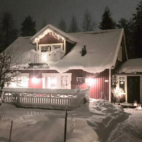 Villa Red House Arctic Circle — Hotel in Lapland