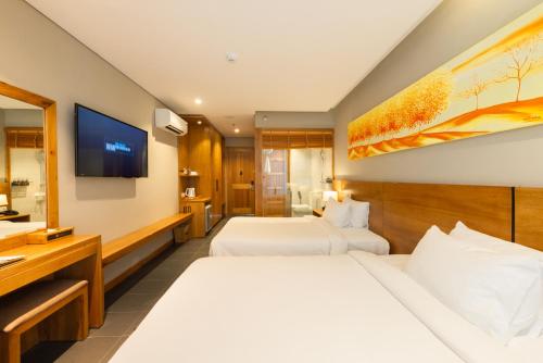 Deluxe Twin Room with Balcony room in Maple Hotel & Apartment