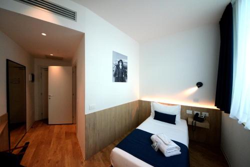 Air Rooms Rome Airport by HelloSky - image 8