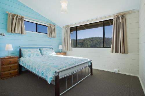3 bedrooms, 4 beds