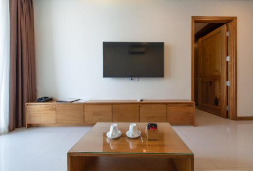 One Bedroom Apartment with Sea View image 3