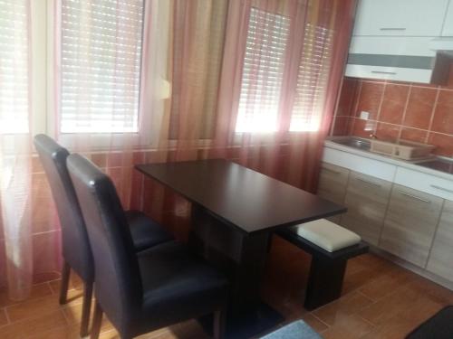 Lazar Apartments - image 2