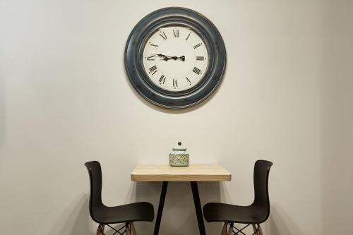 Charming Studio Apartment - image 14