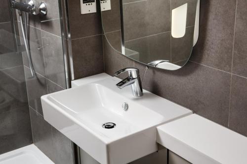 ibis Coventry South - image 5