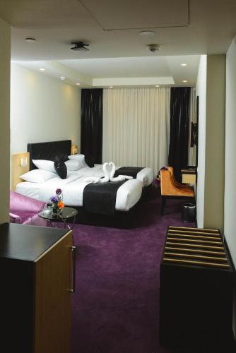 Superior Room with City View image 2