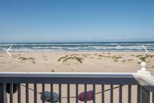 Bayshore Modern Beach House - image 8