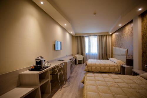 2 queen beds