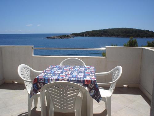 Family Apartment with Balcony and Sea View