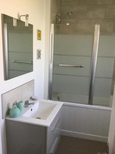 Bathroom, The little house in Mezieres-sur-Issoire