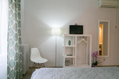 Exterior Double or Twin Room with Private Bathroom image 4