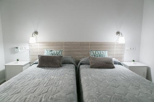 Exterior Twin Room with Shared Bathroom image 6