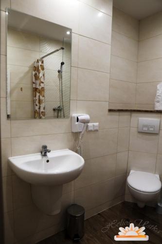 One-Bedroom Apartment image 8