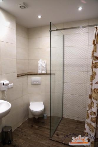 One-Bedroom Apartment image 9