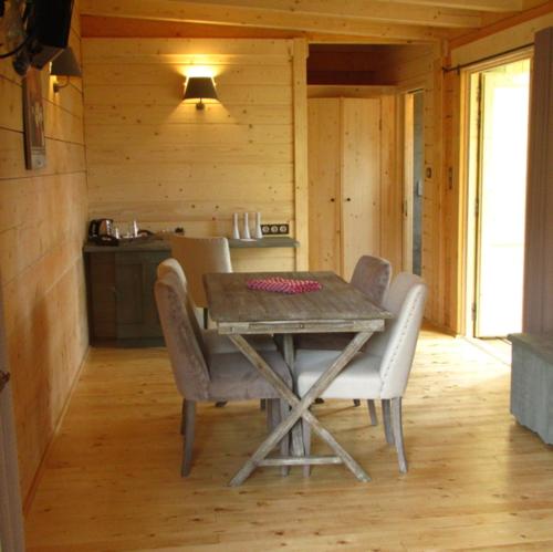 Family Cabin with Shower - 6 Persons