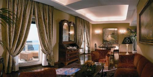 Lobby, Grand Hotel Vesuvio in Lungomare Caracciolo